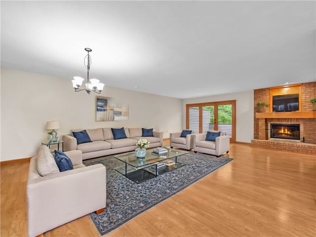 1420 Towne Square Dr, Mccandless, PA 15101