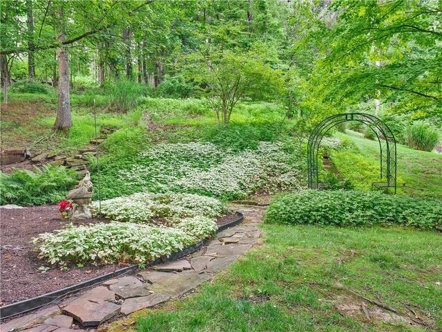1420 Towne Square Dr, Mccandless, PA 15101