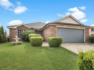 918 Blue Sky Drive, Arlington, TX 76002