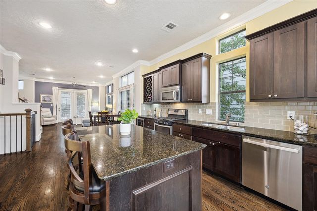 1110 W 25th Street, Houston, TX 77008