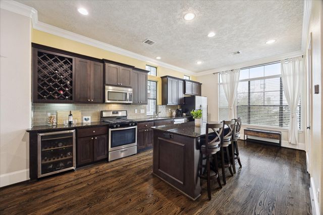 1110 W 25th Street, Houston, TX 77008