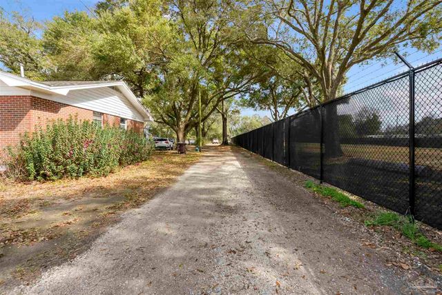9250 Untreiner Ave, Pensacola, FL 32534