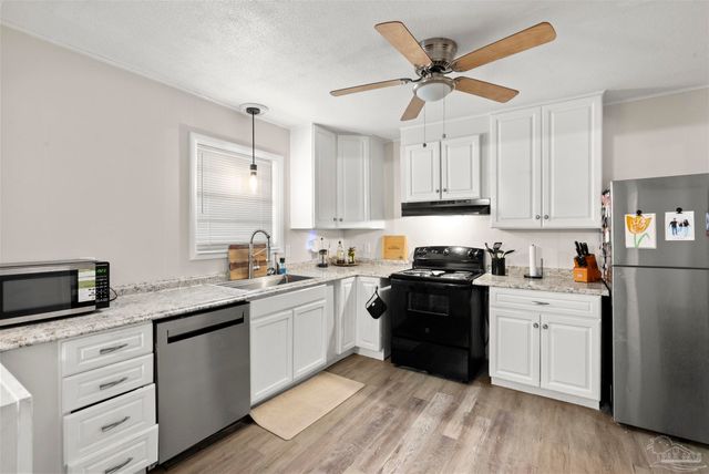 9250 Untreiner Ave, Pensacola, FL 32534