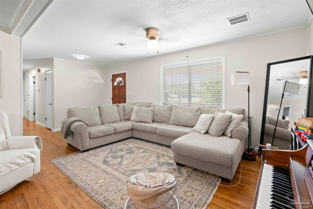 9250 Untreiner Ave, Pensacola, FL 32534