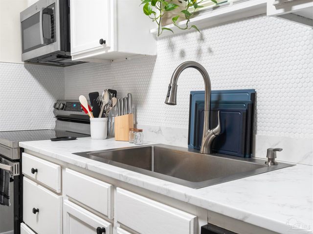 9250 Untreiner Ave, Pensacola, FL 32534