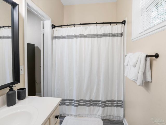 9250 Untreiner Ave, Pensacola, FL 32534