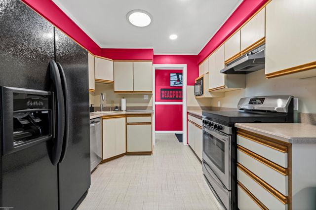 13380 Perry Circle, Warren, MI 48088