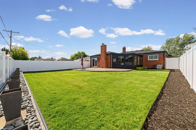 13380 Perry Circle, Warren, MI 48088