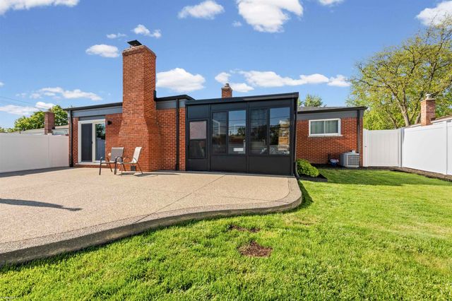 13380 Perry Circle, Warren, MI 48088