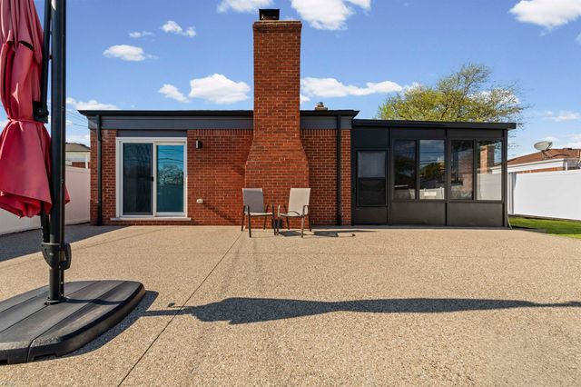 13380 Perry Circle, Warren, MI 48088