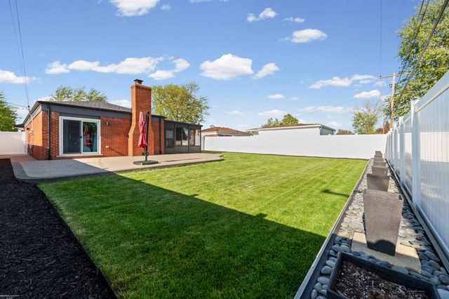 13380 Perry Circle, Warren, MI 48088