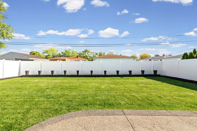 13380 Perry Circle, Warren, MI 48088