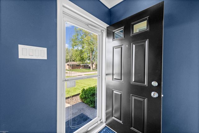 13380 Perry Circle, Warren, MI 48088