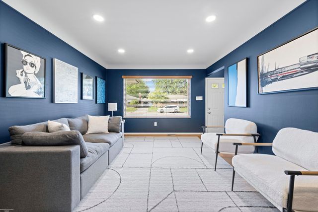13380 Perry Circle, Warren, MI 48088