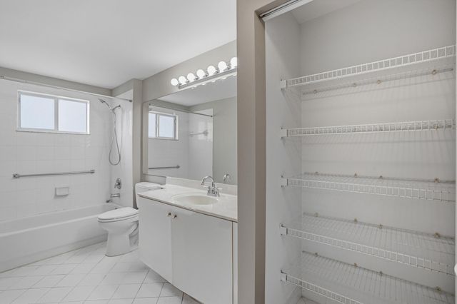 7647 Southampton Terrace 318, Tamarac, FL 33321