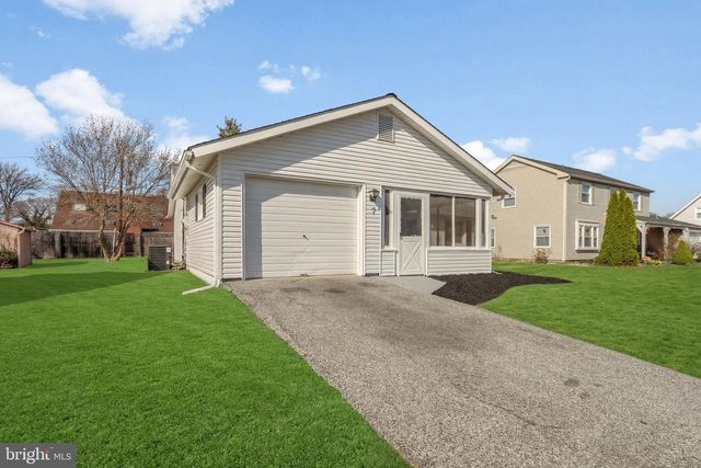 7 STERLING LN, Willingboro, NJ 08046