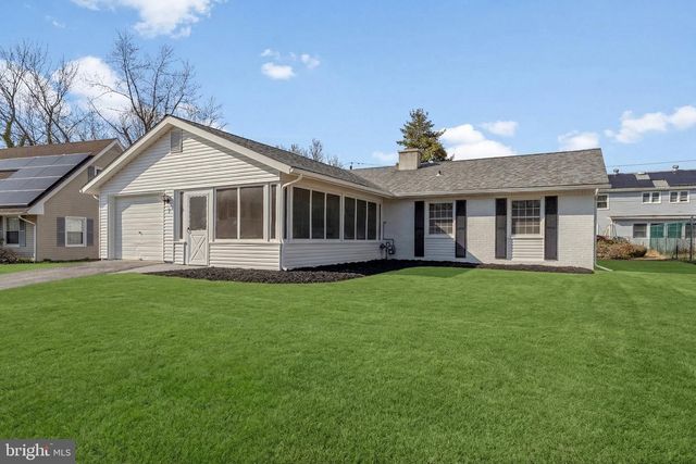 7 STERLING LN, Willingboro, NJ 08046