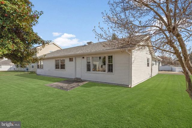 7 STERLING LN, Willingboro, NJ 08046