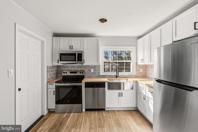 7 STERLING LN, Willingboro, NJ 08046