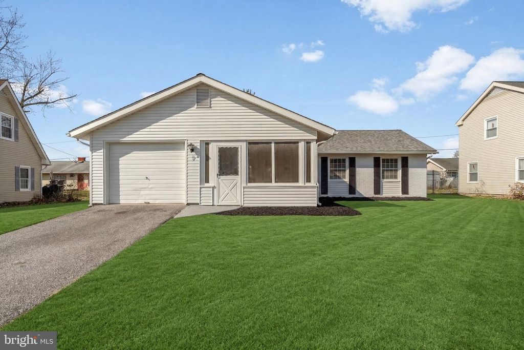 7 STERLING LN, Willingboro, NJ 08046