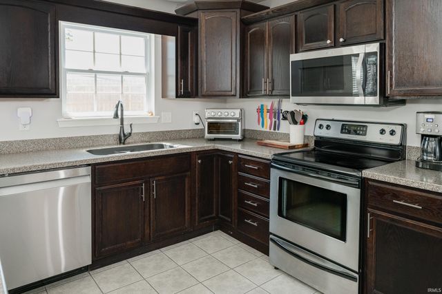 718 E Appomatox Court, Ellettsville, IN 47429