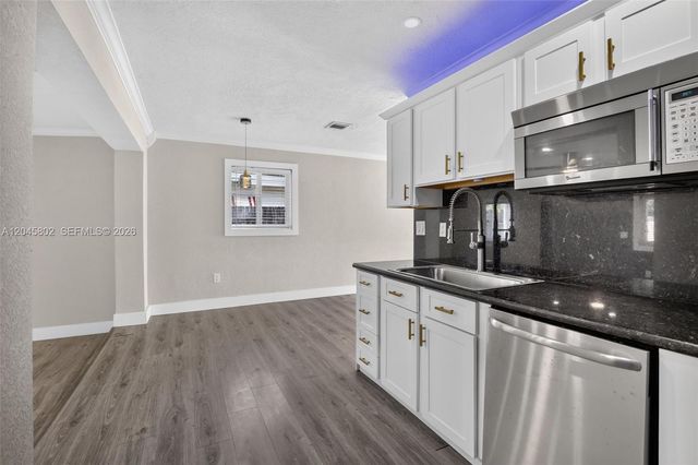 1300 N 70th Terrace, Hollywood, FL 33024