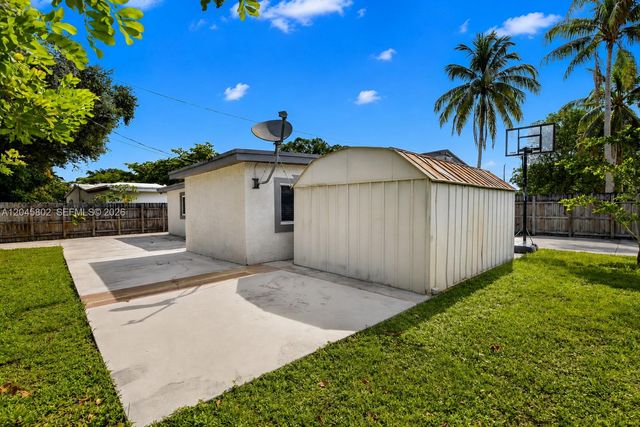 1300 N 70th Terrace, Hollywood, FL 33024