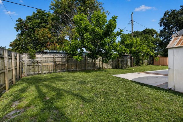 1300 N 70th Terrace, Hollywood, FL 33024