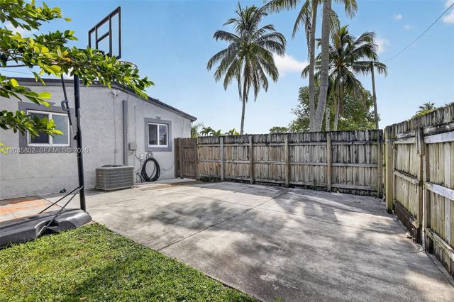 1300 N 70th Terrace, Hollywood, FL 33024