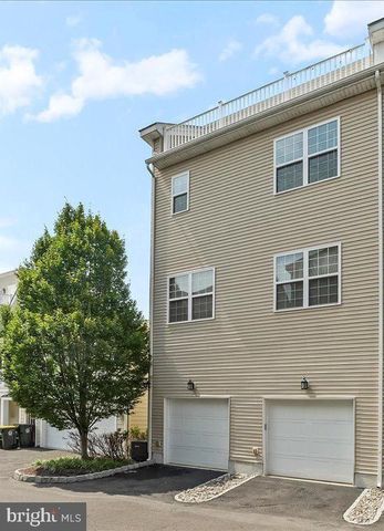121-B HAGEN DR, Bensalem, PA 19020