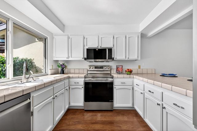 2268 Windward Ln, Rancho Cordova, CA 95670