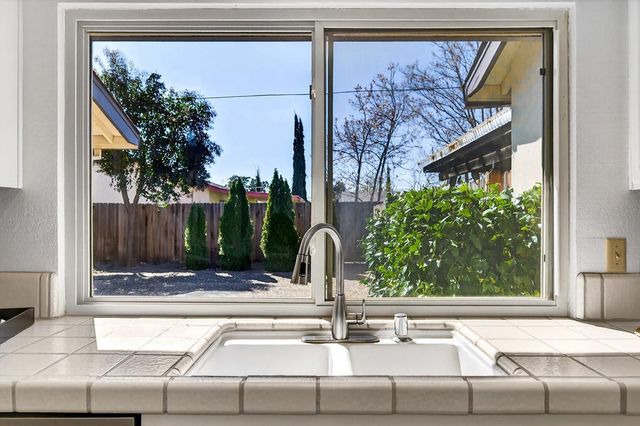 2268 Windward Ln, Rancho Cordova, CA 95670