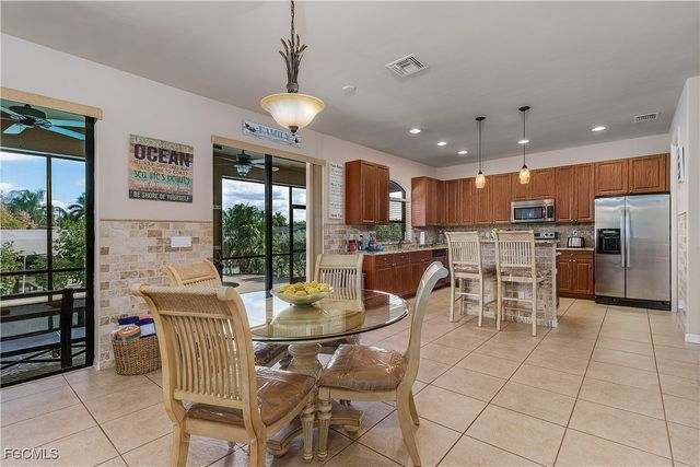 5601 Del Rio CT, Cape Coral, FL 33904