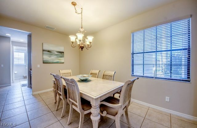 5601 Del Rio CT, Cape Coral, FL 33904