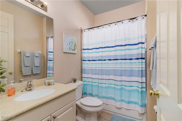 5601 Del Rio CT, Cape Coral, FL 33904