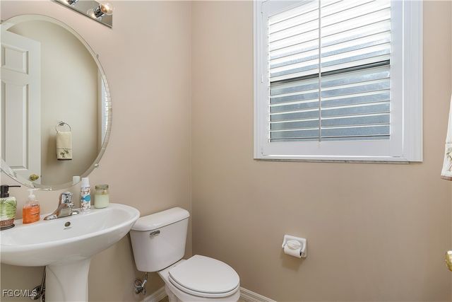 5601 Del Rio CT, Cape Coral, FL 33904