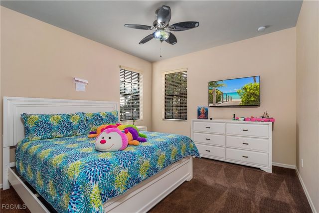 5601 Del Rio CT, Cape Coral, FL 33904