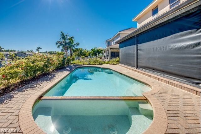 5601 Del Rio CT, Cape Coral, FL 33904