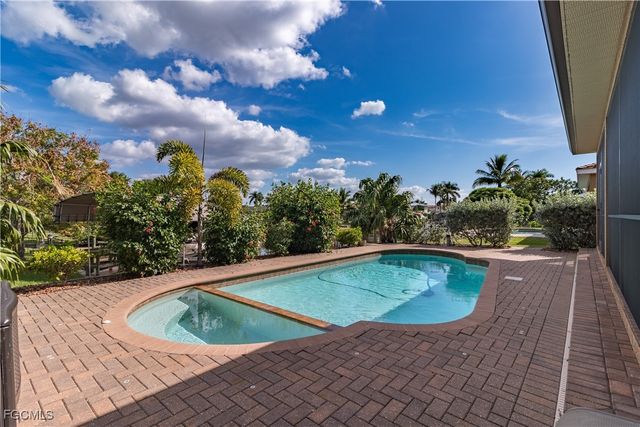 5601 Del Rio CT, Cape Coral, FL 33904