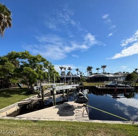 5601 Del Rio CT, Cape Coral, FL 33904