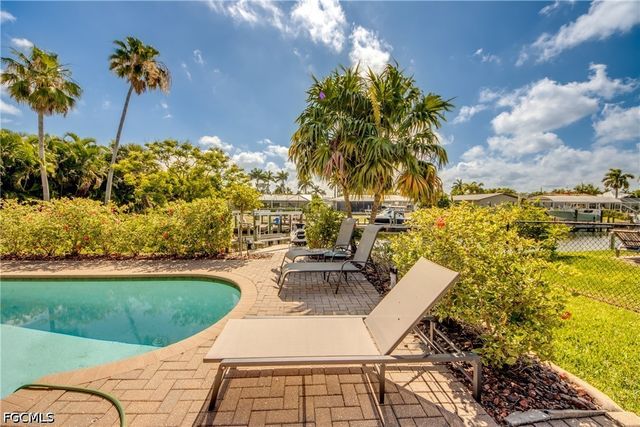 5601 Del Rio CT, Cape Coral, FL 33904