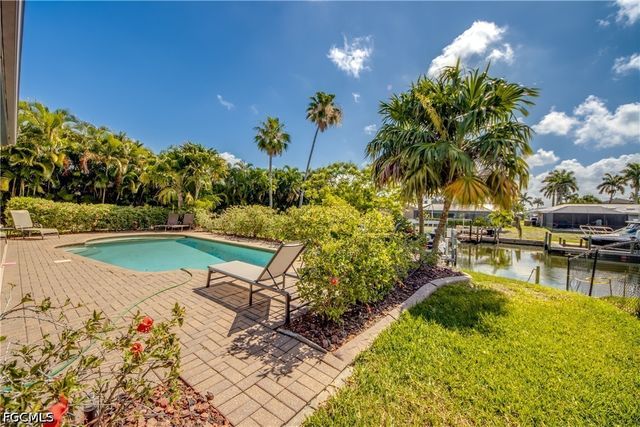 5601 Del Rio CT, Cape Coral, FL 33904