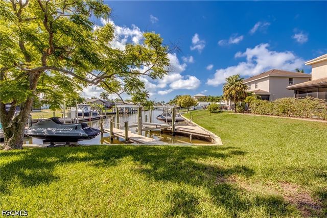 5601 Del Rio CT, Cape Coral, FL 33904