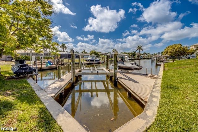 5601 Del Rio CT, Cape Coral, FL 33904