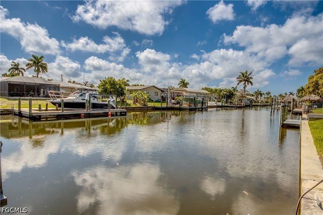 5601 Del Rio CT, Cape Coral, FL 33904