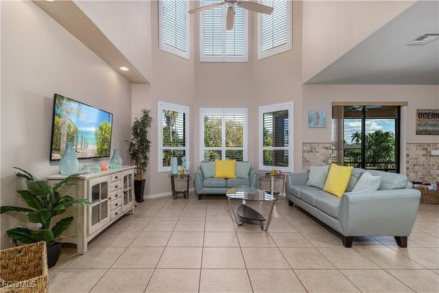 5601 Del Rio CT, Cape Coral, FL 33904