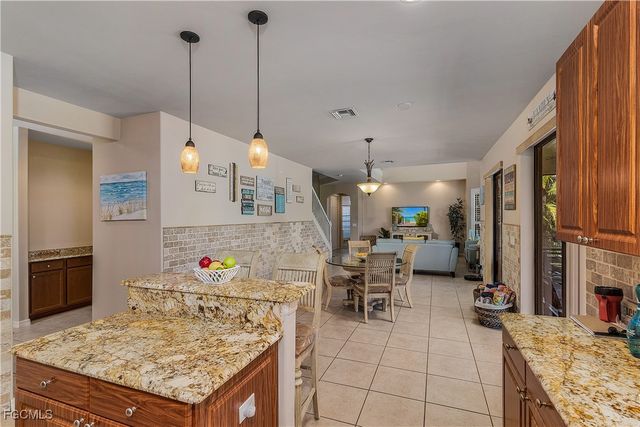 5601 Del Rio CT, Cape Coral, FL 33904