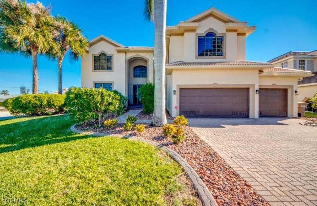 5601 Del Rio CT, Cape Coral, FL 33904