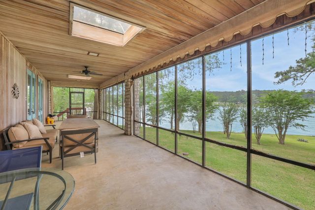 425 Old Fm 224, Coldspring, TX 77331