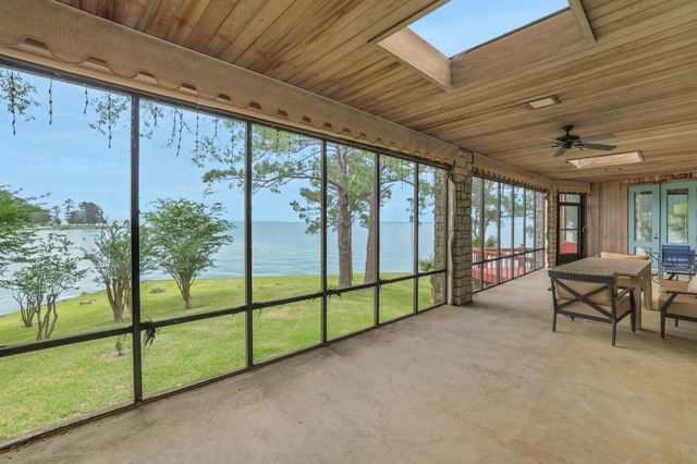 425 Old Fm 224, Coldspring, TX 77331